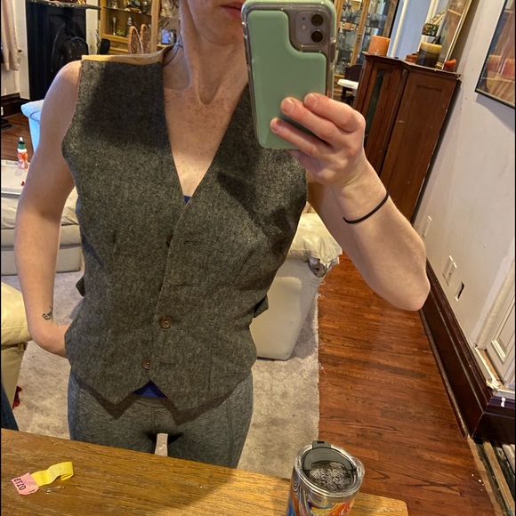 Vera Wang Sleeveless Vest - Picture 8 of 10